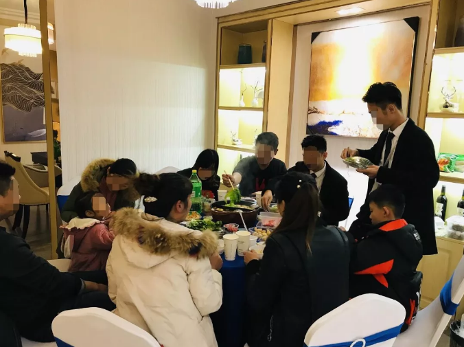 暖冬火鍋宴熱辣開席，老友變新鄰，理想開涮！